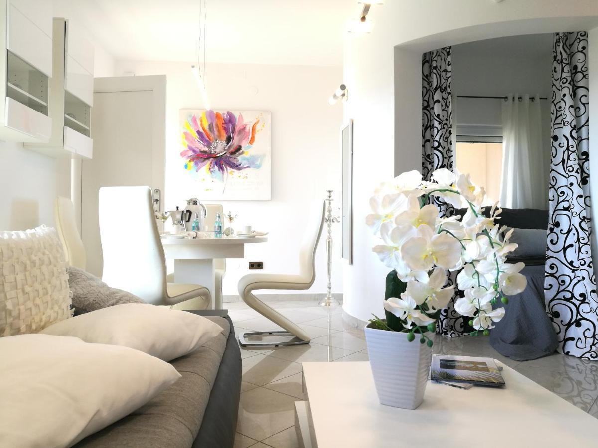 Villa Meli - Apartments Mit Meerblick Medulin Eksteriør bilde
