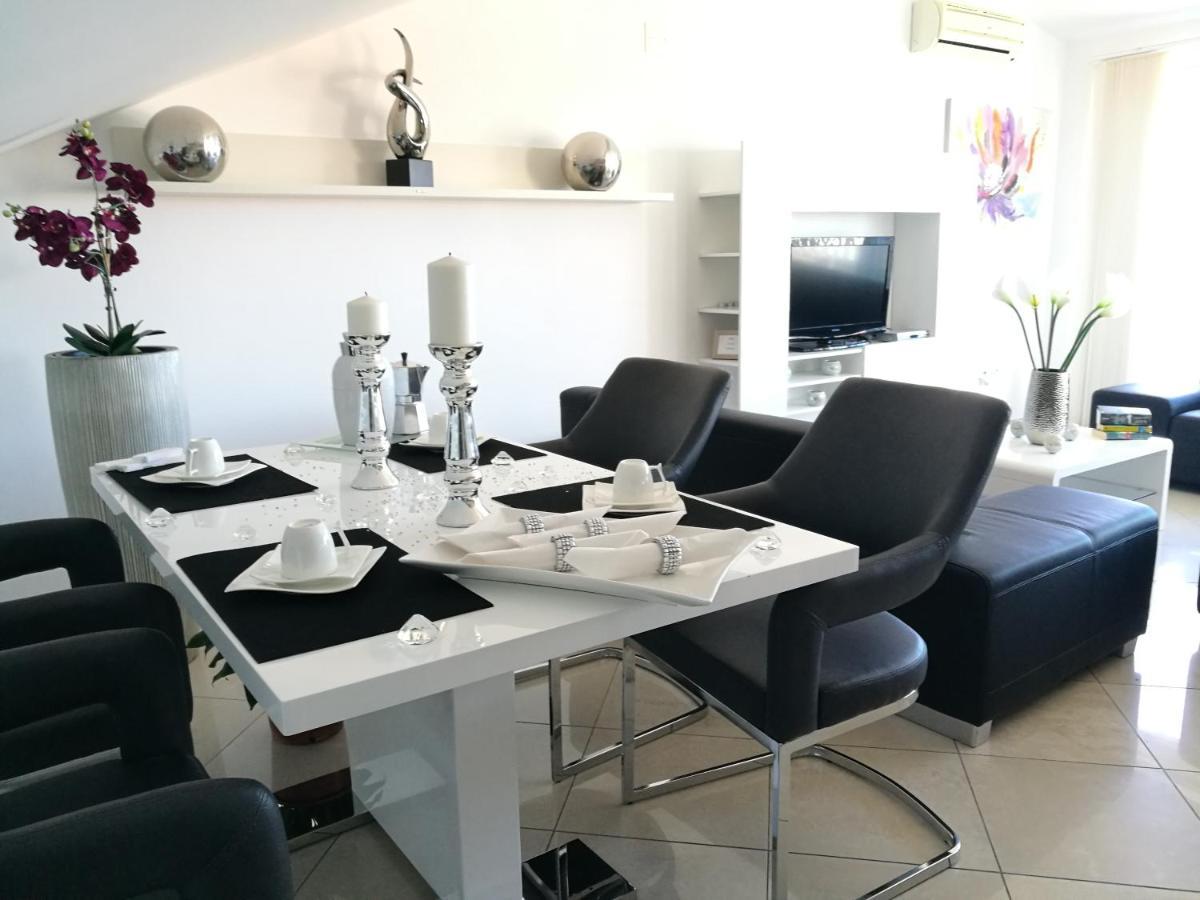 Villa Meli - Apartments Mit Meerblick Medulin Eksteriør bilde